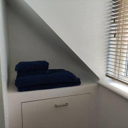 The Old Bar In Wiltshire - 1 Bedroom Guesthouse Chippenham  Exteriör bild