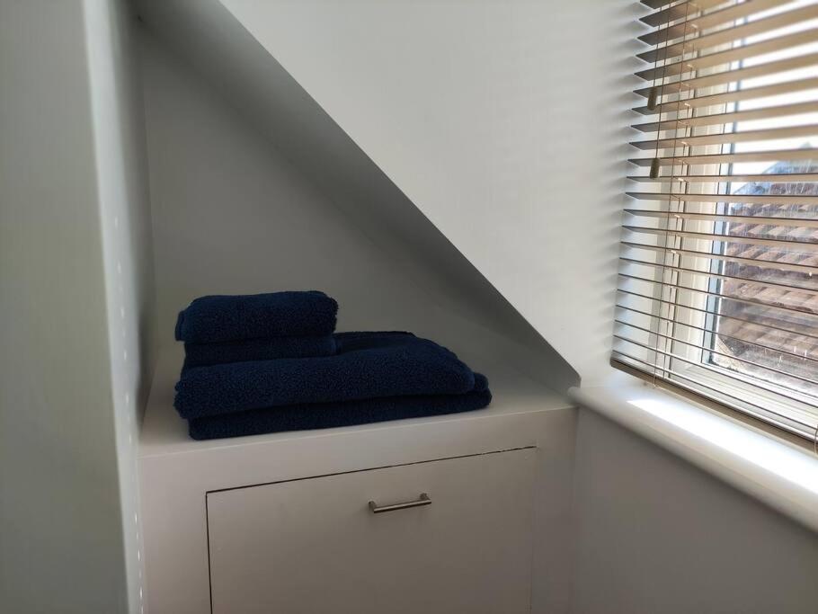 The Old Bar In Wiltshire - 1 Bedroom Guesthouse Chippenham  Exteriör bild