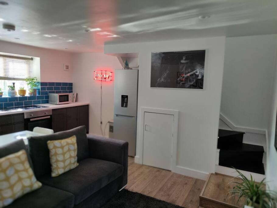 The Old Bar In Wiltshire - 1 Bedroom Guesthouse Chippenham  Exteriör bild