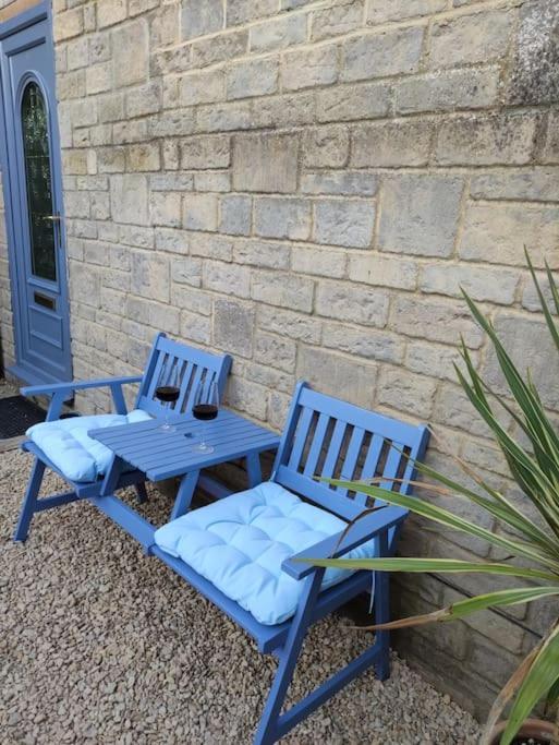The Old Bar In Wiltshire - 1 Bedroom Guesthouse Chippenham  Exteriör bild