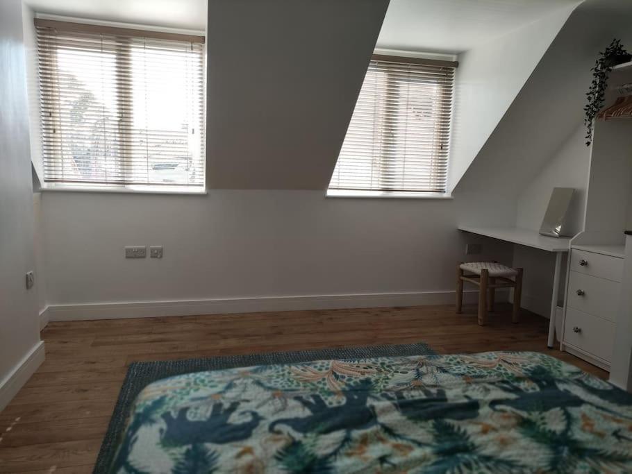The Old Bar In Wiltshire - 1 Bedroom Guesthouse Chippenham  Exteriör bild