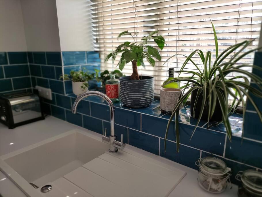 The Old Bar In Wiltshire - 1 Bedroom Guesthouse Chippenham  Exteriör bild